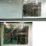 29/6 – 8/8 2004, Ulla West BROKEN REFLECTION Krackelerad vy speglar i ett skyltfönster stadens kamouflage (haiku nr 143 ur Goodluck sviten)