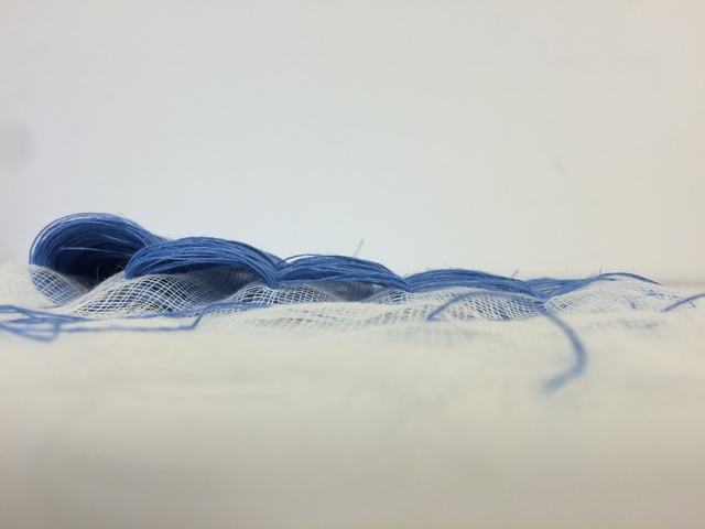 En volym i ett materialprov initierade Pushing Embroidery. (2018) © Emilia Elfvik